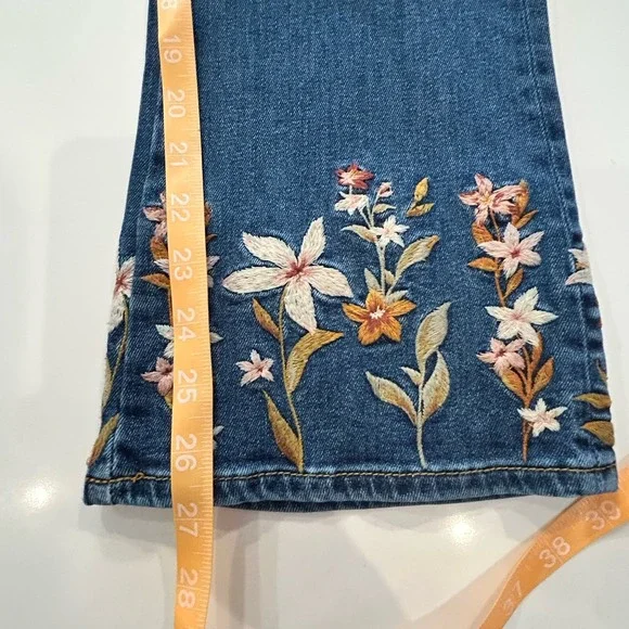 Driftwood Roxy Ladies Cropped Flare Denim Jeans Floral Boho Embellished 29 - Picture 8 of 11